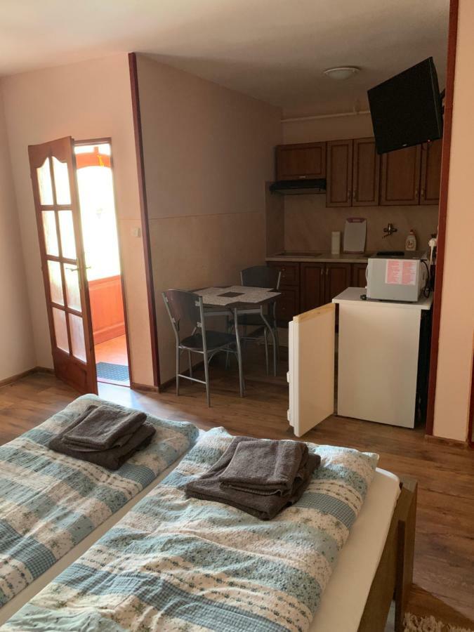 Apartmanovy Dom Magda Vrbov Exterior foto